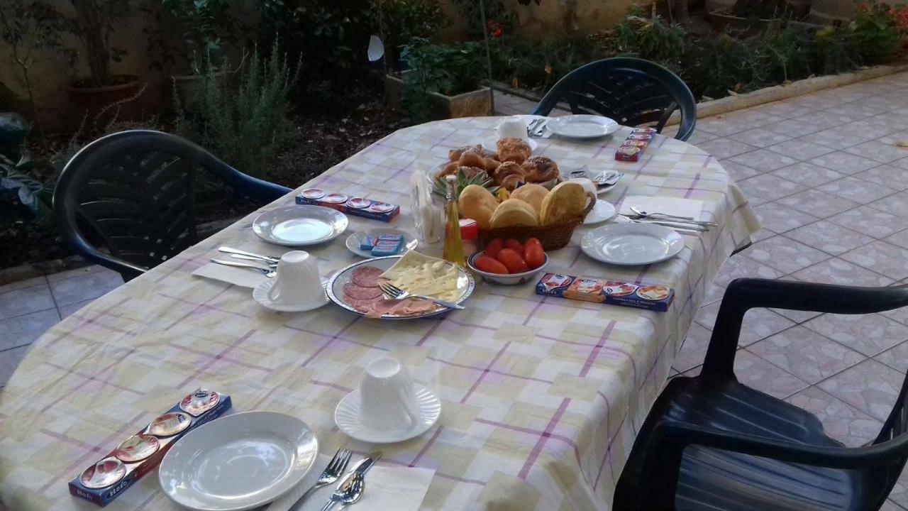 Bed And Breakfast Hibiscus Alghero Buitenkant foto